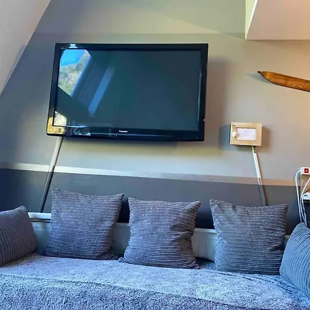 Penthouse 28m² In Right Next To 3 Lifts, View *